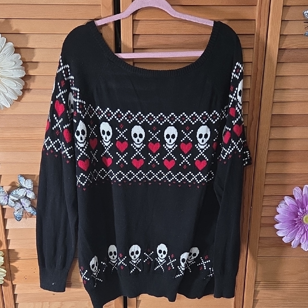 Vintage 2015 Torrid Black Sweater with Skull and Heart Design - Picture 6 of 6